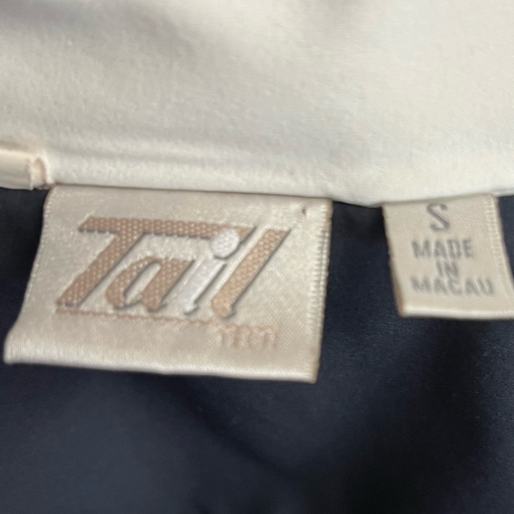 Tail Dark Navy Lightweight Athleisure Vest, Size Small - Picture 7 of 9